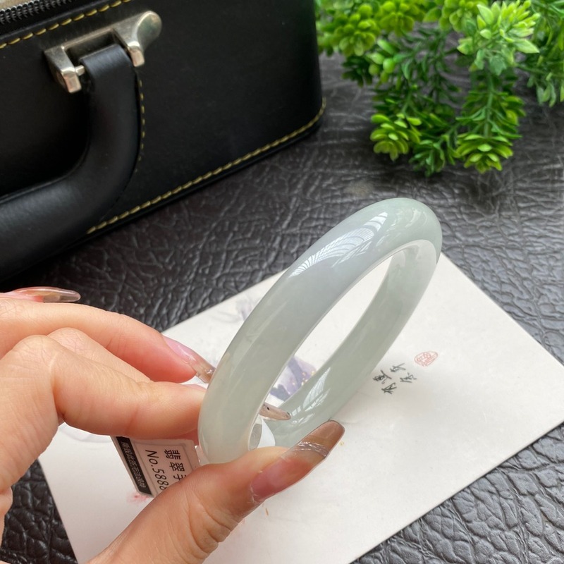 Bracciale da donna in giadeite - Lighting recensione e prezzo